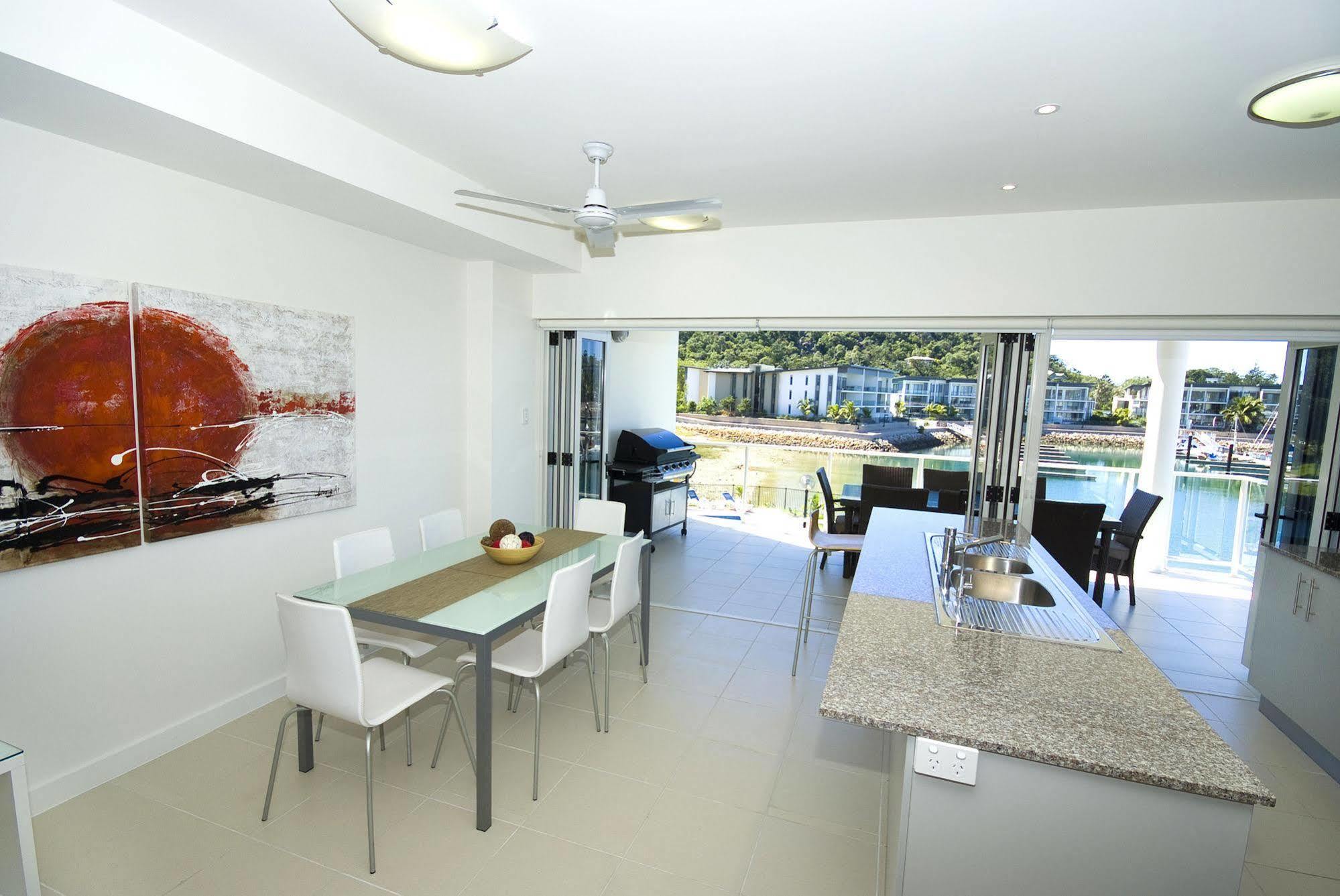 Beachside Magnetic Harbour Apartments Nelly Bay Ngoại thất bức ảnh